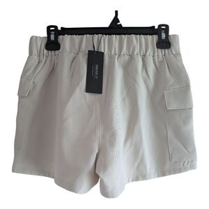 Women's Cream Shorts. Size M. NWT.